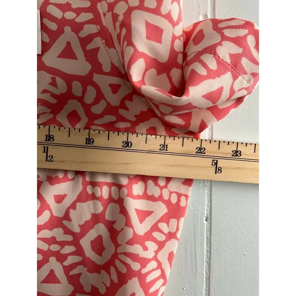 Chubbies Mens Medium Salmon Pink Geometric Tribal Performance Short Sleeve Shirt